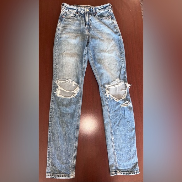 American Eagle Outfitters Denim - American Eagle Outfitters Classic Blue Denim Mom Jean